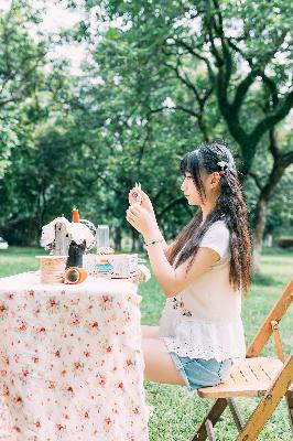 小荡货奶真大水多好紧视频