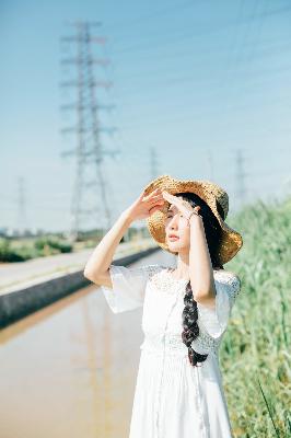 外回り中に突然の大雨一雨宿,国外真人CSGO视频